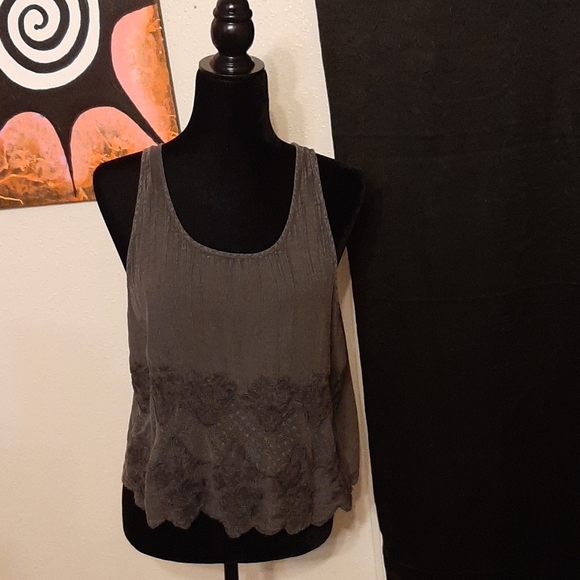 Melrose and Market grey lace embroidered crop tank - Picture 2 of 9